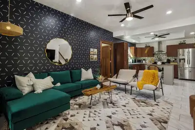 Image de Luxe 4bd - Movie, Games - Centrally Located