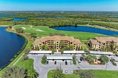 Image de Fabulous 3rd floor 2 bed/2 bath Condo in River Strand Golf and Country Club