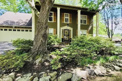 Image de Memphis Retreat w/ Sunroom, Pool Table, Retro Gaming, Gym & Relaxing Vibe