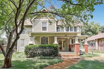 Image de Home by the river, 5 Bedrooms, 5-minute walk to Children Museum, Pool Table!