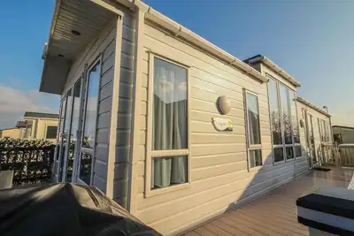 Image de Stunning caravan with large decking at California Cliffs in Norfolk ref 50001oC