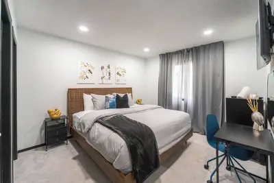 Image de Cozy Modern Home by Edmonton Airport