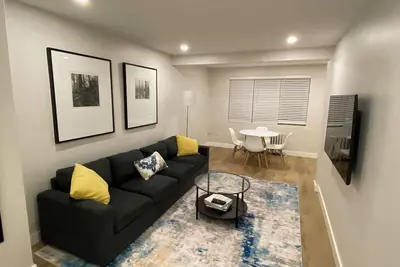 Image de 2 Bedroom Beauty! Located on the Lakeshore in Port Credit, Mississauga.