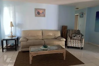 Image de Tropical Bliss: Relax and Swim in Your Own Private Pool!