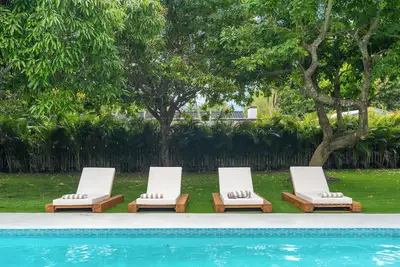 Image de Modern Luxury Home w\/ Racket Sports Gym Bbq