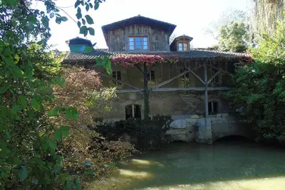 Image de Appartement exceptionnel dans un moulin du Xiv°s. Animaux de compagnie acceptés!