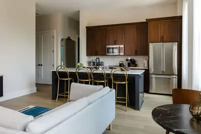 Image de Odd Bird at The Purple Martin! 2 beds and 2 full baths in Norton Commons