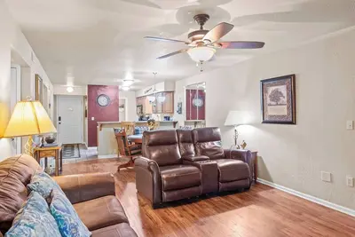 Image de Hideaway~Luxury Lakeview Condo~Pools~HotTub~Pointe Royale Resort