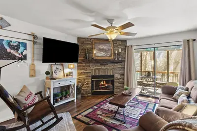 Image de KamAlot Kottage~Luxury Lakeview Condo~Pointe Royale Resort~Pools