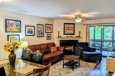 Image de Lake Escape~Charming Lakeview Condo~Pools~HotTub