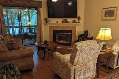 Image de Lakefront WalkIn~Luxury Lakeview~Pools~Pointe Royale Resort