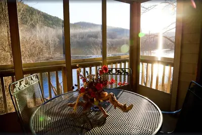 Image de Vibrations~Luxury Lakefront Condo~Pointe Royale Resort~Pools/HotTub