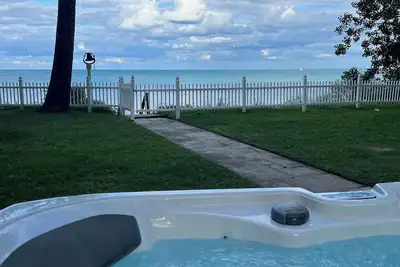 Image de Lakefront Family Retreat with a Perfect View