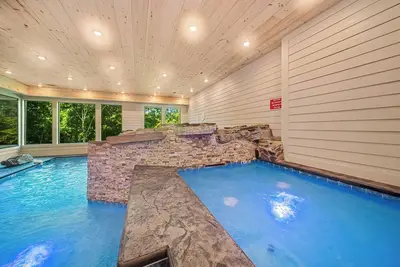 Image de Sleeps 25+, Indoor Pool w/ Kiddie Pool & Waterfalls, Game Rm, Theater Rm, HotTub