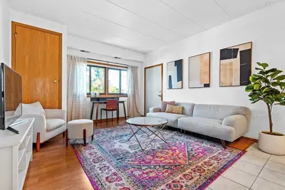 Image de Cozy Chinatown Apartment w free parking spot!