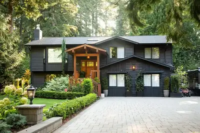 Image de Rare Gem Fully Remodeled 6-bedroom house with WiFi, Sports Court, Large Backyard