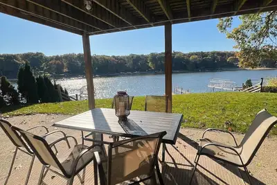 Image de The Lakefront ReTreat w/ Hot Tub, kayaks, & beach