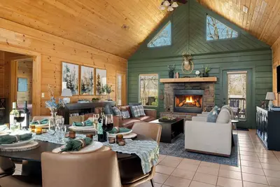 Image de Luxury Cabin Vibes • Walk to Thunder Ridge
