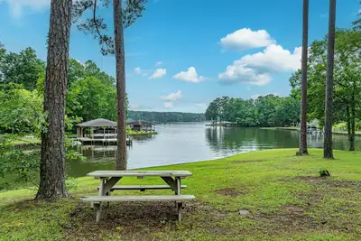 Image de New! ! Hidden Gem - Lakefront Home with Boat Dock & Private Boat Ramp