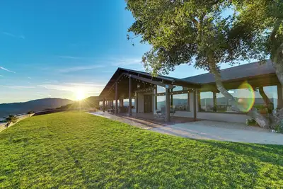 Image de Best views of the Santa Ynez Valley! 4 Bedrooms, infinity edge pool and sauna