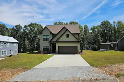 Image de Newly built house located minutes from Lake Hartwell and Clemson University
