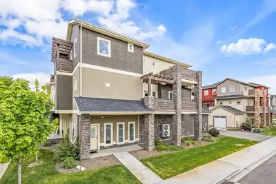 Image de #HabitueHomes - West Bench McCoy - New Condo! Treadmill!