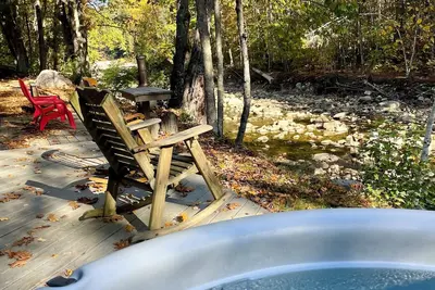 Image de Charming riverside cabin in Jamaica, Vt with hot tub