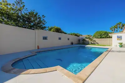 Image de Spacious Renovated House Prvt Pool 5 min to Bch