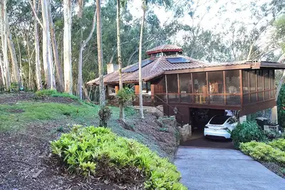 Image de Newly Listed: Secluded Tree House Hideaway 2-bedroom duplex in Honolulu!