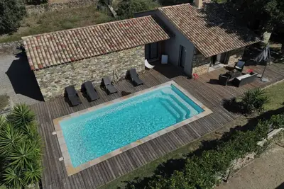 Image de Maison de vacances 'Villabergerie En Pierre Du Pays' avec piscine privée, Wi-Fi et climatisation