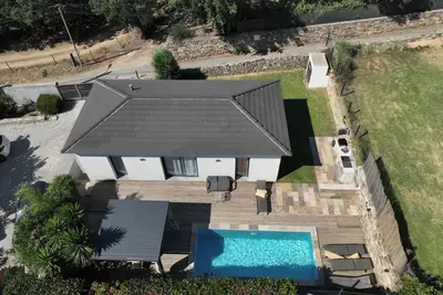 Image de Maison de vacances 'Villa De Charme T3 Saint Florent' avec vue sur la montagne et climatisation