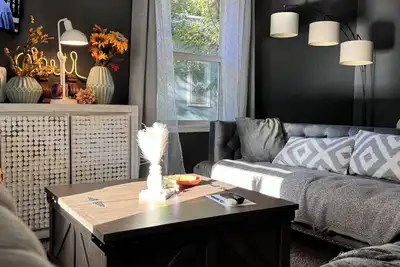 Image de Charming 2-bedroom house with Ac, WiFi in awesome Tulsa! 5 minutes from the Bok!