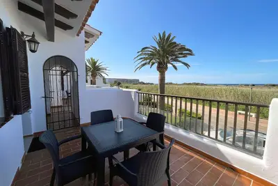 Image de Appartement 'Apartamento Trini Frente A La Playa' avec piscine partagée, Wi-Fi et climatisation
