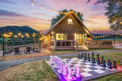 Image de Luxe A-Frame, Stunning Views, Pickleball, Sauna, Mini Golf, Mins to Downtown Avl