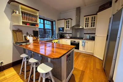 Image de Contemporary & Elegant 1920's Period Home