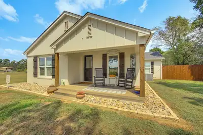 Image de Horses Welcome: Pittsburg Home Near Wineries!