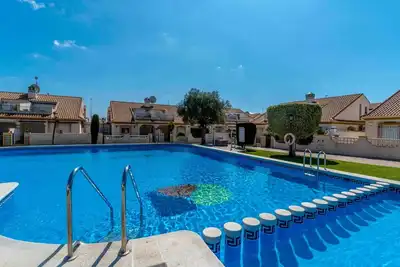 Image de Belle maison de vacances avec climatisation, piscine, Wifi, Tv, patio et animaux admis