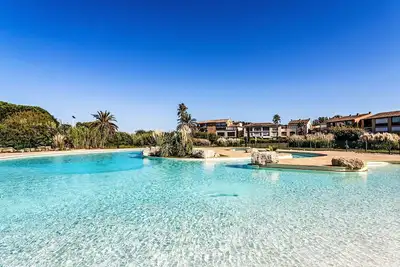 Image de Agréable appartement avec piscine, Wifi, climatisation, Tv, terrasse, animaux admis et parking