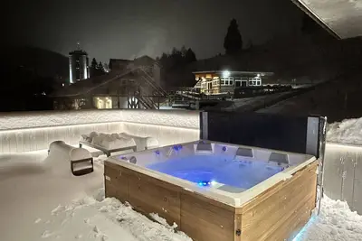 Image de Joli appartement avec Wifi, bain Ă remous, Tv, terrasse, vue panoramique et parking