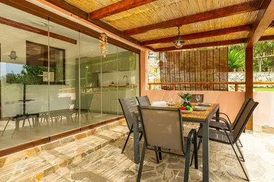 Image de Magnifique maison de vacances privée pour 4 personnes avec climatisation, Tv et terrasse