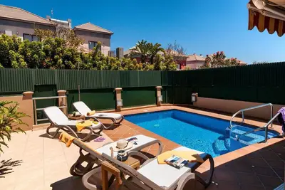 Image de Belle maison de vacances privée avec climatisation, piscine privée, Wifi, Tv, patio, parking