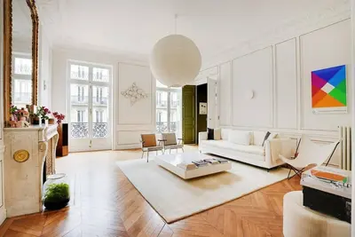Image de 165m² of Curated Luxury in a Historic Haussmann Landmark