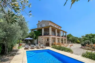 Image de Maison de vacances privée avec piscine privée, Wifi, climatisation, terrasse, animaux admis