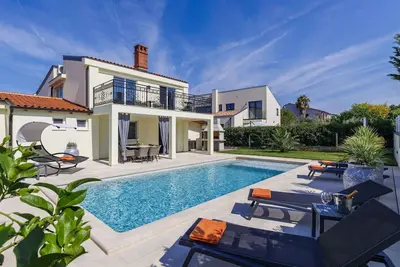 Image de Belle maison de vacances privée avec piscine privée, Wifi, climatisation, Tv et terrasse