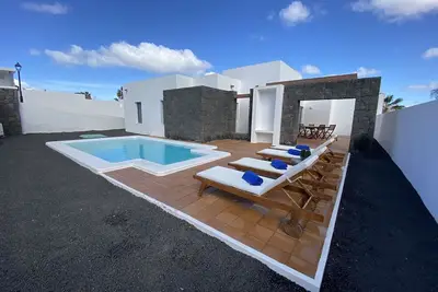 Image de Belle maison de vacances privée avec Wifi, piscine privée, climatisation, Tv et patio