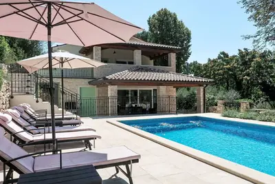 Image de Belle maison de vacances privée avec piscine privée, climatisation, Wifi, Tv et terrasse