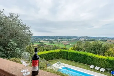 Image de Maison de vacances avec piscine privée, climatisation, Wifi, terrasse, vue panoramique, parking