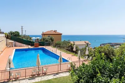 Image de Joli appartement pour 4 personnes avec Wifi, piscine, balcon et parking