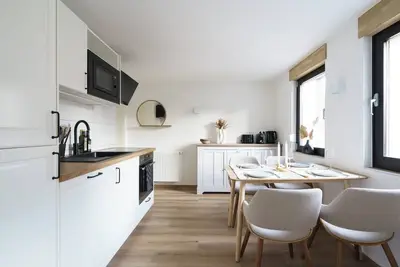 Image de Familienfreundliche, Neue & Moderne Ferienwohnung Nahe Phantasialand & Köln
