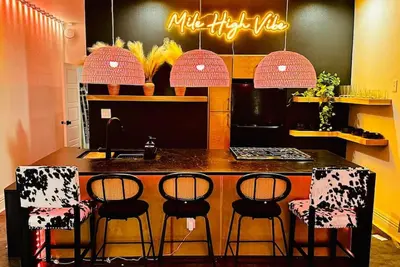 Baker St. Abode | Mins to Downtown | Walkable